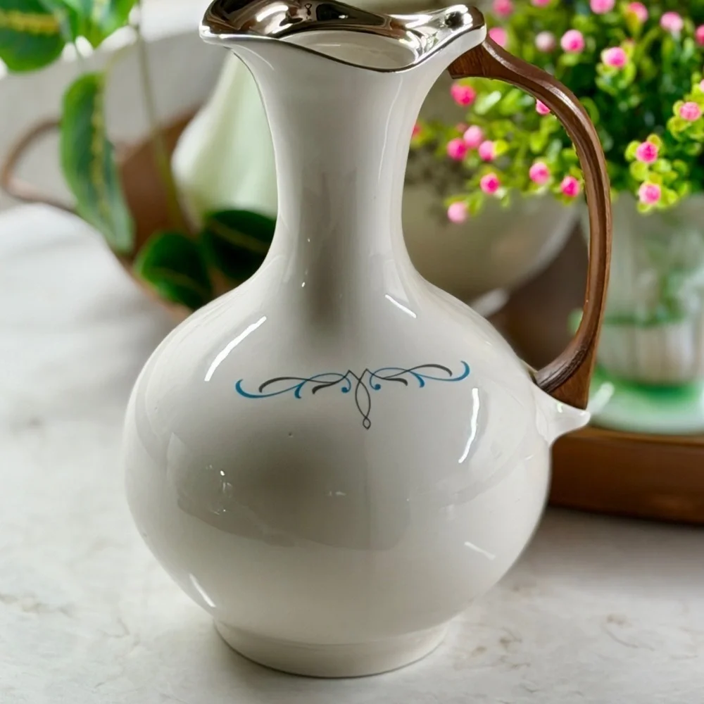 MID-CENTURY MODERN INSULATED COFFEE SERVER WITH WHITE OPALINE GLASS BODY